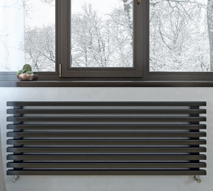 Горизонтальный дизайн радиатор Goliana P30 H, высота 80 мм, ширина 2200 мм, межосевое расстояние 50 мм, количество секций 2, подключение нижнее, мощность 587 Вт.